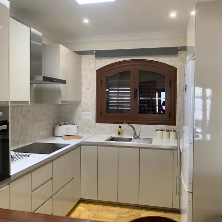 Beautiful 2 Bed, 2 Bath Detached With Private Pool In A Very Relaxed Area. וילה