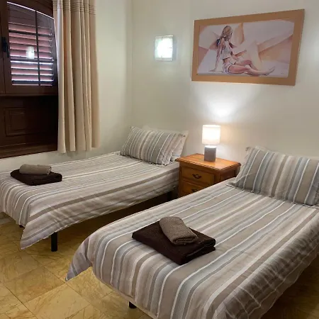 Beautiful 2 Bed, 2 Bath Detached With Private Pool In A Very Relaxed Area. וילה *