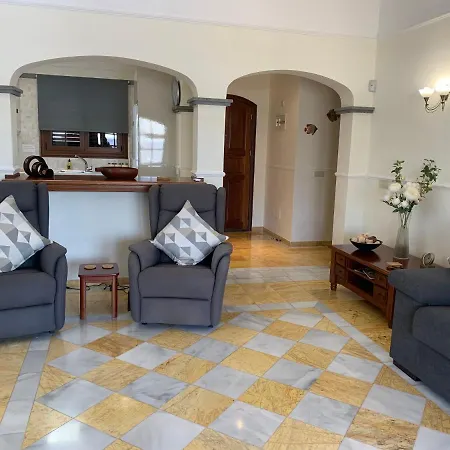 Beautiful 2 Bed, 2 Bath Detached With Private Pool In A Very Relaxed Area. فيلة *