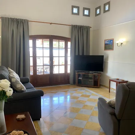Beautiful 2 Bed, 2 Bath Detached With Private Pool In A Very Relaxed Area. Willa Playa Blanca (Lanzarote)